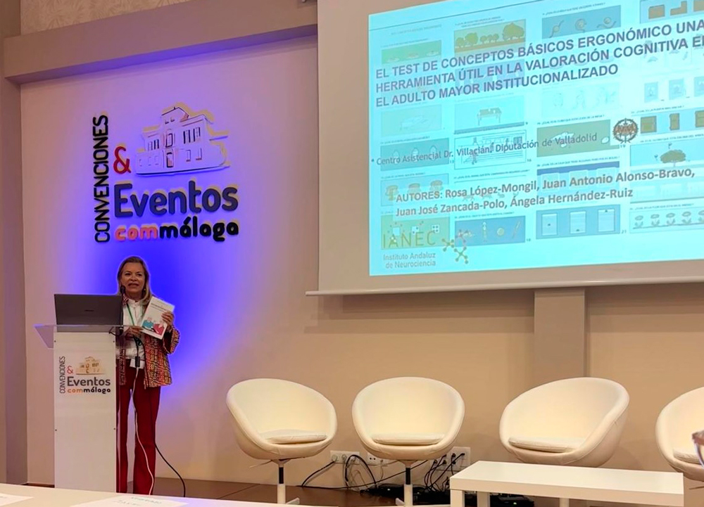 La doctora Rosa López Mongil presenta el libro donde se recoge la investigación sobre el Test de Conceptos Básicos Ergonómicos.